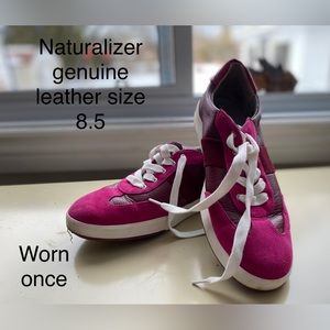 Magenta leather & suede fashion sneaker Naturalizer